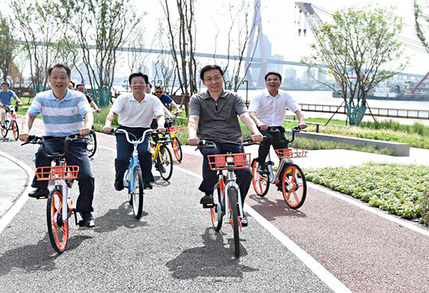 上海市委书记韩正骑共享单车体验滨江骑行环境