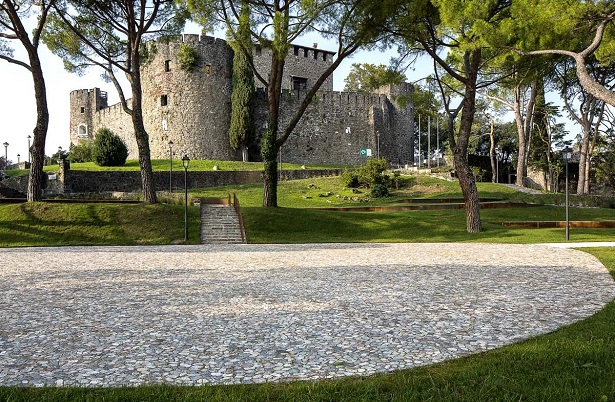 塞吉兹广场与戈里齐亚城堡堡的再开发(图1)
