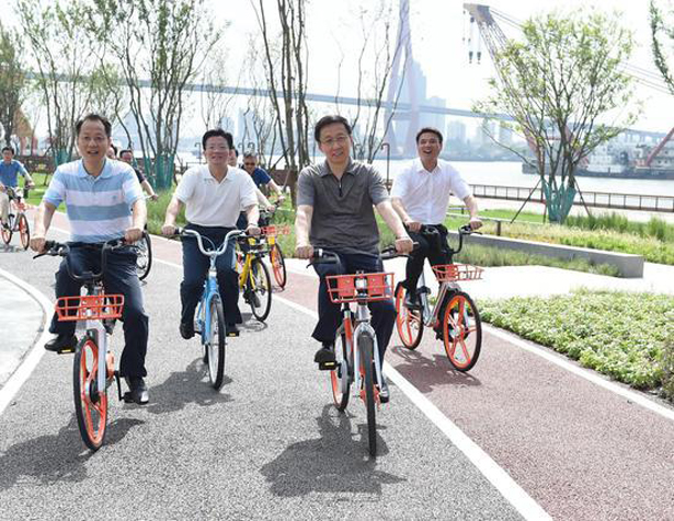上海市委书记韩正骑共享单车体验滨江骑行环境(图3)